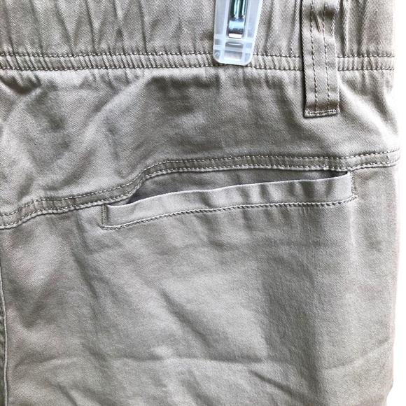 POLAR KING by KEY | Mens flex movement cargo khaki shorts - Picture 9 of 13
